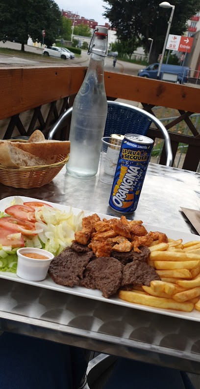 Sila, Kebab à Pont-Évêque