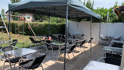 Efe Caprice, Kebab à Saint-Laurent-de-Mure